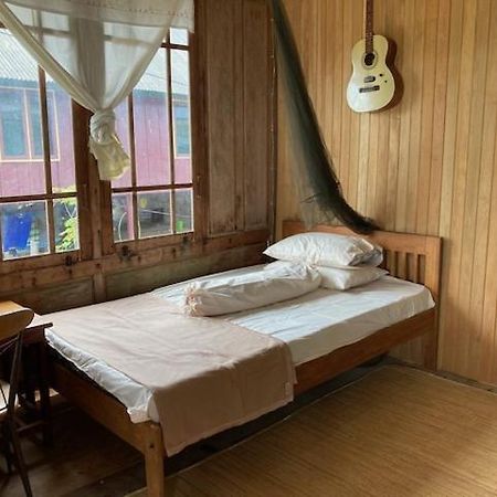 Areef Homestay Kaledupa エクステリア 写真