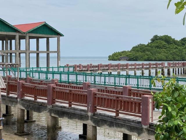 Areef Homestay Kaledupa エクステリア 写真