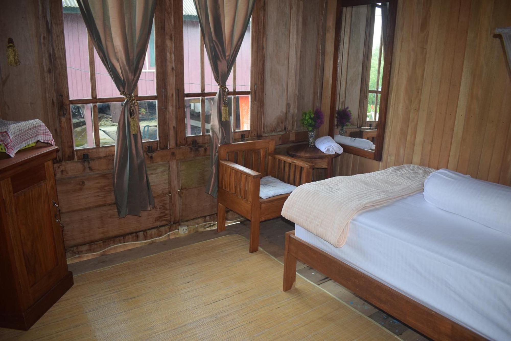 Areef Homestay Kaledupa エクステリア 写真