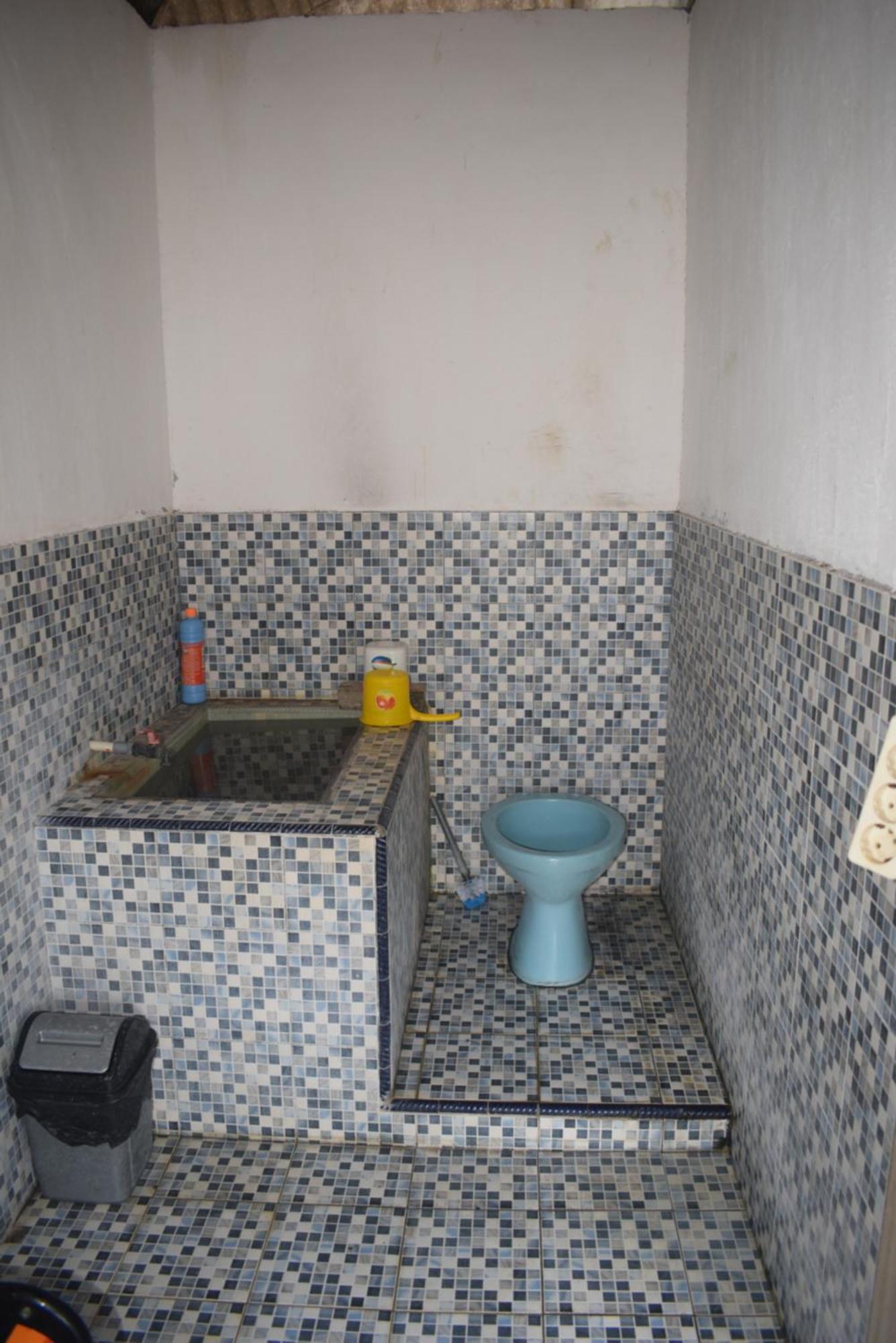 Areef Homestay Kaledupa エクステリア 写真
